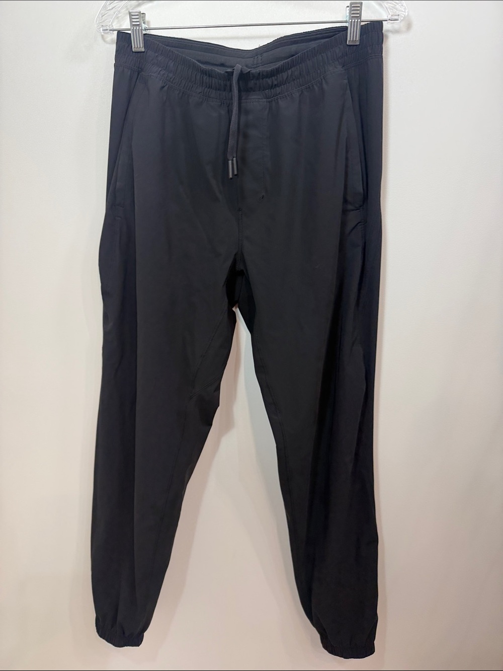 Lululemon men’s black nylon joggers zipper ankle size large.